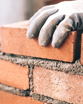 Applicazione di Thermo M10 nella posa di blocchi per muratura