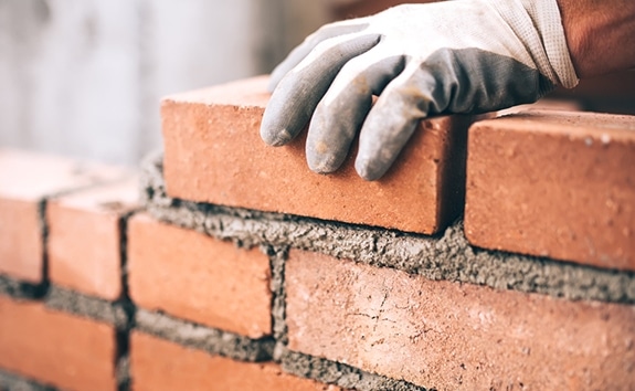 Applicazione di Thermo M10 nella posa di blocchi per muratura